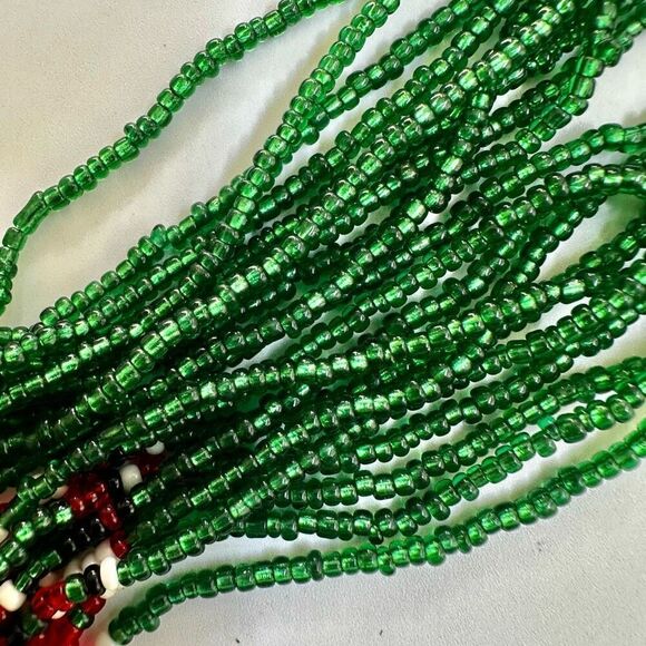 Red and green seed beaded multi strand necklace - Picture 9 of 11
